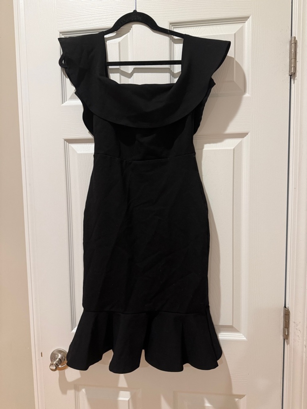 Ruffle-Hem Midi Dress ** Bundle 5+ items and name your offer!!! 💖💞